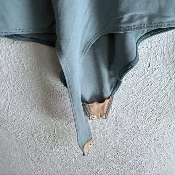 Alix NYC Jules Deep V-Neck Long Sleeve Bodysuit Blue Sz Medium - Picture 6 of 8